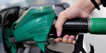 Mumbai, Kolkata, And Other Indian Cities Have Petrol Prices Above Rs. 100; See Current Fuel Prices Here