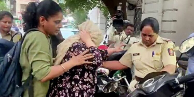 In Connection With The Extortion Of Fadnavis’ Wife, Mumbai Police Detain A Close Associate Of Bookmaker Anil Jaisinghani