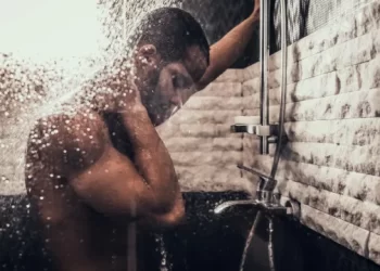 Do You Take Hot Water Showers? Understand How It Impacts Your Sleep And The Other Advantages