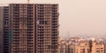 A Mumbai Triplex With A Rooftop Terrace And A Private Pool Was Sold For Rs 252 Billion