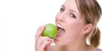 5 Foods For Good Teeth And Gums, From Fish To Fruits