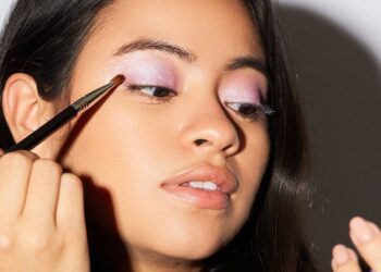 THIS Step-By-Step Beginner’s Tutorial Will Show You How To Apply Perfect Makeup Foundation