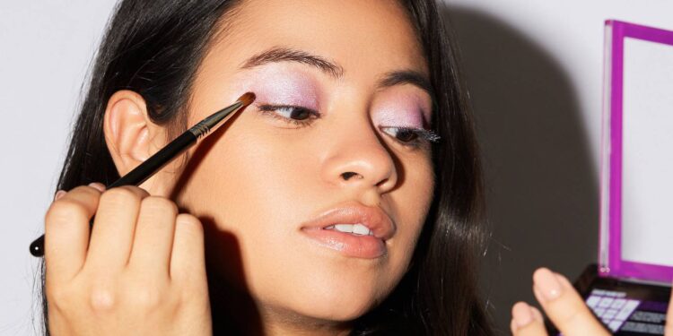 THIS Step-By-Step Beginner’s Tutorial Will Show You How To Apply Perfect Makeup Foundation