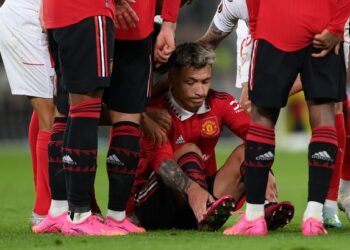 Lisandro Martinez Of Manchester United Has A Fractured Metatarsal And Is Out For The Remainder Of The Campaign