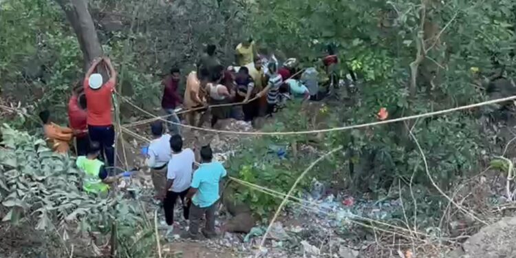 12 People Die In Maharashtra As A Bus Travelling From Pune To Mumbai Crashes Into A Gorge