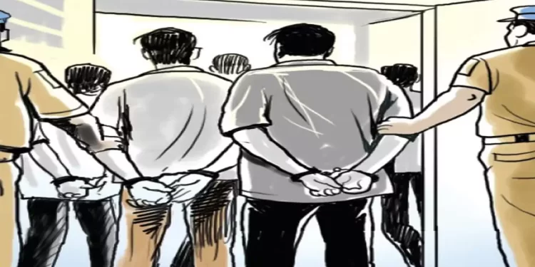 Touts Selling Fake Tickets During Rush Season! RPF Team Busted The Gang By Posing As A Passenger