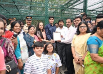 In Mumbai’s SGNP, Union Minister Ramdas Athawale “adopts” A Leopard