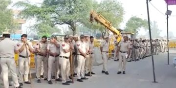 Delhi Cops Step Up Blockades Ahead Of Farmer’s Protest To Back Wrestlers