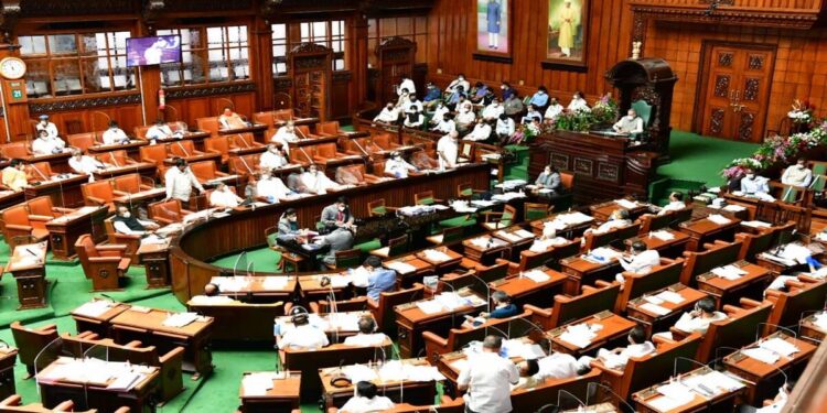 Newly Elected MLAs And Siddaramaiah Take The Oath As The 16th Legislative Assembly Session Begins