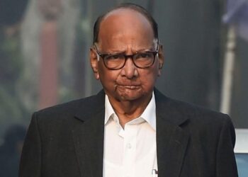 Workers And Officials From The Pune NCP Break Down, Urging Pawar To Resign From The Top Party Position