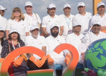 Maharashtra Governor, CM, Union Minister, And G20 Delegates Clean Up Juhu Beach For Environmental Awareness