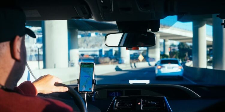 Mumbai Is The Most Forgetful City After Delhi, People Forgetting Clothes Along With Phone And Wallet!