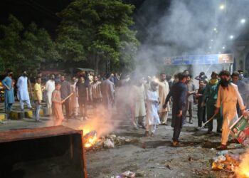 Pakistan: Situation Out Of Uncontrol After Imran Khan Arrested, Army Deployed In Punjab And Khyber Province