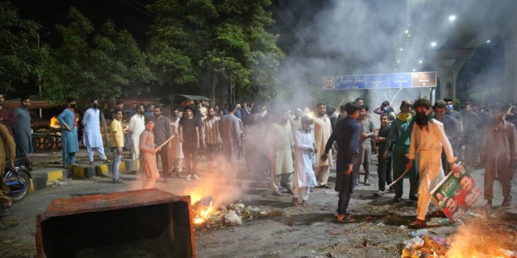 Pakistan: Situation Out Of Uncontrol After Imran Khan Arrested, Army Deployed In Punjab And Khyber Province