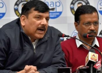 Ahmedabad Court Summons Arvind Kejriwal And Sanjay Singh In Gujarat University Defamation Case
