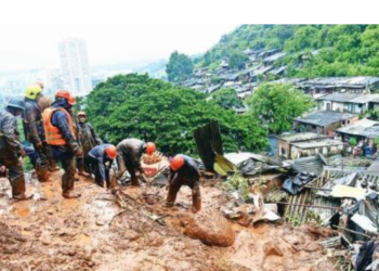 BMC Officials Conducting House Visits To Promote Pre-Monsoon Relocation For Safety