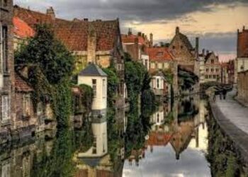 Travel Destinations: Save These 5 Most Romantic Locations To Visit With Your Partner Around The World