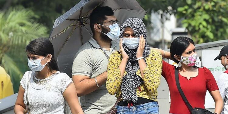 Cloudy Skies And Sporadic Rain In Delhi Will Prevent A Heat Wave Till June 4