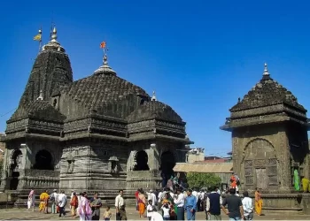 Muslim Community Tried To Offer Chadar In Trimbakeshwar Temple, Hindu Organizations Did Shuddhikaran