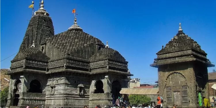 Muslim Community Tried To Offer Chadar In Trimbakeshwar Temple, Hindu Organizations Did Shuddhikaran