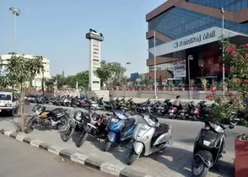 Parking Fee Rips The Pockets Of The Audience Who Came To The Play; Charging Exorbitant Rates From Contractors