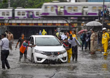 After Torrential Rains In Thane, A Restaurant Roof Collapses, Injuring 3 People