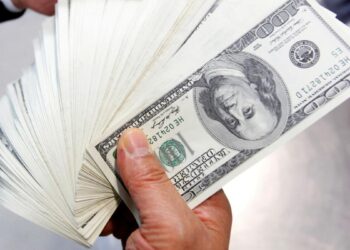 Bundles Of Paper In Exchange For Dollars; The Businessman In Mumbai Was Messed Up By Two People In A Filmy Style, What Happened?