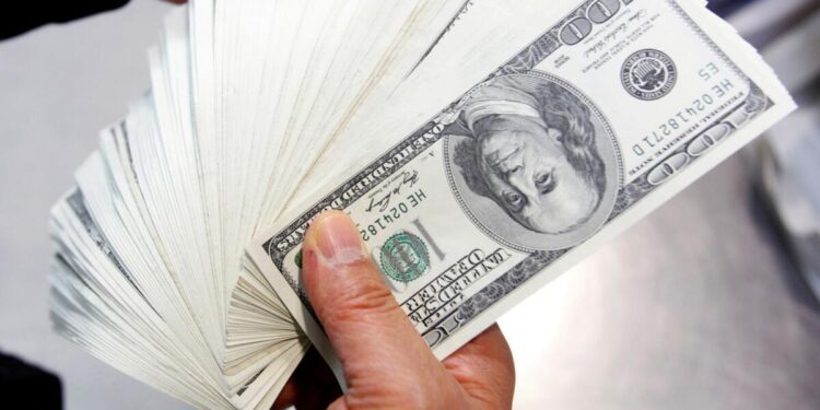 Bundles Of Paper In Exchange For Dollars; The Businessman In Mumbai Was Messed Up By Two People In A Filmy Style, What Happened?