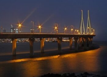 Mumbai: India Largest Bridge Built On Sea, New Technology Security Wall Protect Vehicles From Falling