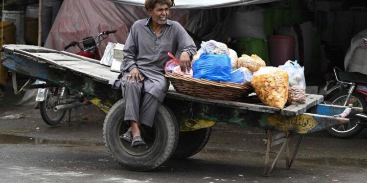 Pakistan Economic Crisis: Inflation Rate Reached A Record High Of 37.97% In Pakistan, Prices Of Potatoes To Eggs Created An Outcry