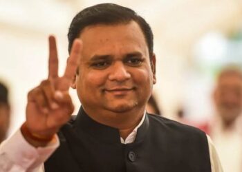 Rahul Narvekar: I Will Take A Revolutionary Decision Soon, Rahul Narvekar’s Statement, Girish Mahajan’s Direct Hand On The Head