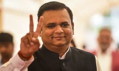 Rahul Narvekar: I Will Take A Revolutionary Decision Soon, Rahul Narvekar’s Statement, Girish Mahajan’s Direct Hand On The Head