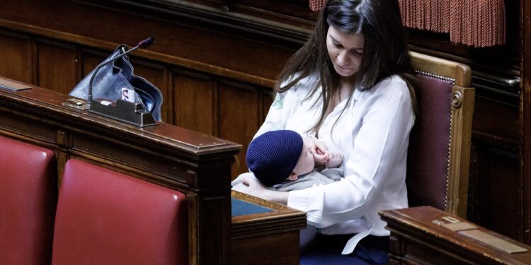 Italy: Gilda Sportiello Breastfed The Child In Parliament, The First Woman MP To Do So