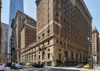 Pakistan Economic Crisis: Pakistan Handed Over Its Luxury Hotel To America
