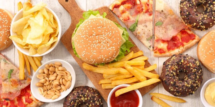 Side Effects Of Junk Food: These Diseases Will Surround You At A Young Age