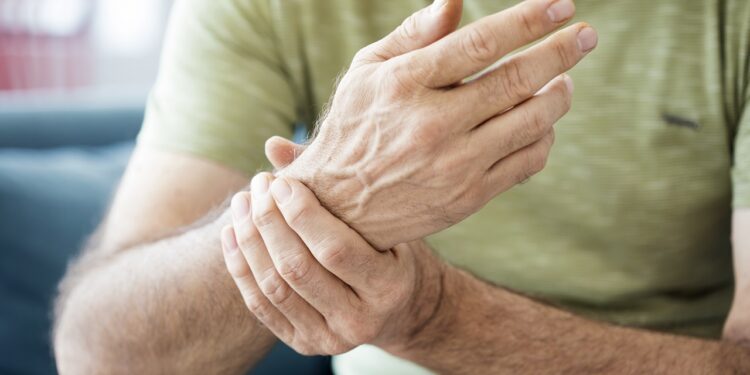 These 7 Symptoms Show That You Have Weak Bones, Eat These Things To Strengthen Bones