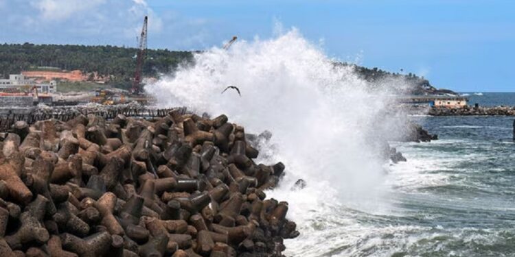 Heavy Rains In Gujarat-Maharashtra Due To Biparjoy, Speed Of Cyclonic More Than 150KM, Alert In 9 States
