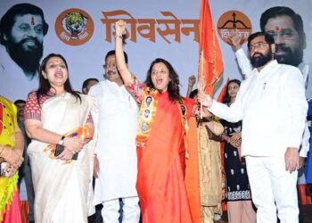 In The Pond While Printing Posters, In The Plantation While Flashing; Manisha Kayande’s Photo Was Cut From Thackeray’s Banner