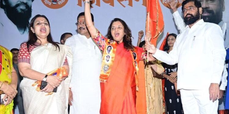In The Pond While Printing Posters, In The Plantation While Flashing; Manisha Kayande’s Photo Was Cut From Thackeray’s Banner