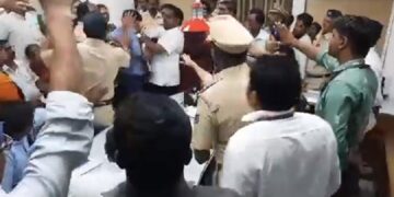 Action In Case Of Assault On BMC Officer, FIR Registered Against 15 Including Shiv Sena (UBT) Leaders