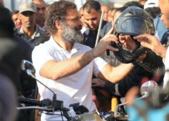 Rahul Gandhi’s ‘Bharat Jodo Yatra’ In Delhi Continues In Karol Bagh; Congressman Spotted Fixing Bike