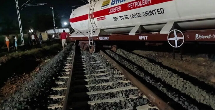 Two Wagons Of The Goods Train Carrying LPG Gas Derailed In Jabalpur, Major Accident Averted