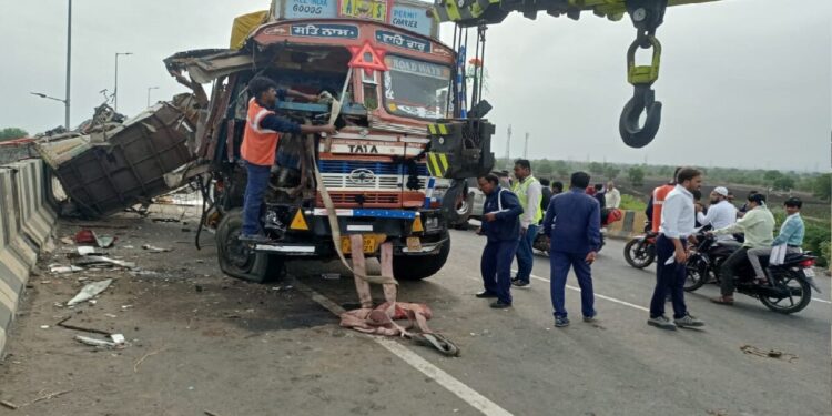 Jalgaon News: Commotion Erupts As Oil Tanker Overturns On Bhusawal Highway
