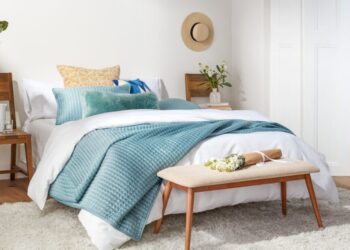 Use These 5 Bedding Colors Throughout The Summer