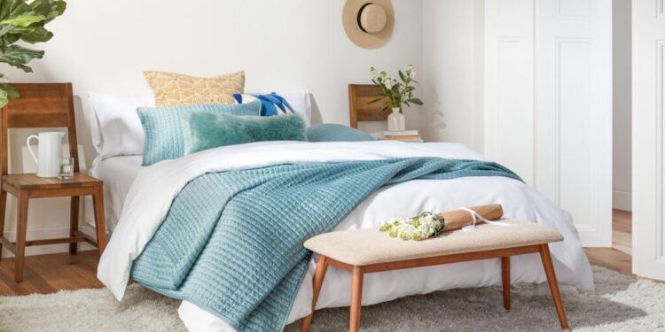 Use These 5 Bedding Colors Throughout The Summer