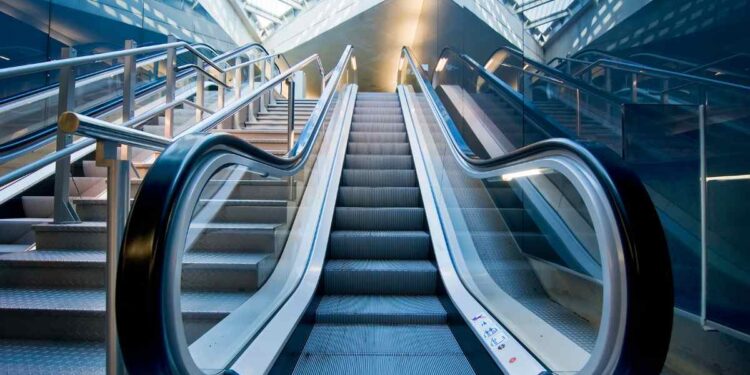 Mumbai Metro :An Escalator As Big As A 6-story Building Will Touch Mumbai Airport Directly In Just 20 Minutes