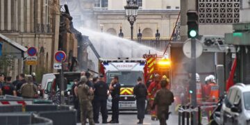 Strong ‘gas Explosion’ Rocks Near The Historic Val De Grace Military Hospital In Paris Have Injured At Least 37 People