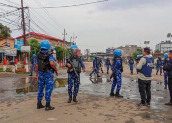 Manipur’s Limited Internet Trials Are Approved By The High Court, And Security Officers Shoot To Disperse The Crowd