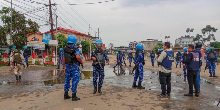 Manipur’s Limited Internet Trials Are Approved By The High Court, And Security Officers Shoot To Disperse The Crowd