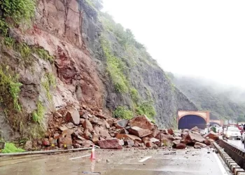 No One Is Hurt When A Landslide On The Mumbai-Pune Expressway Blocks Traffic Heading Into Mumbai